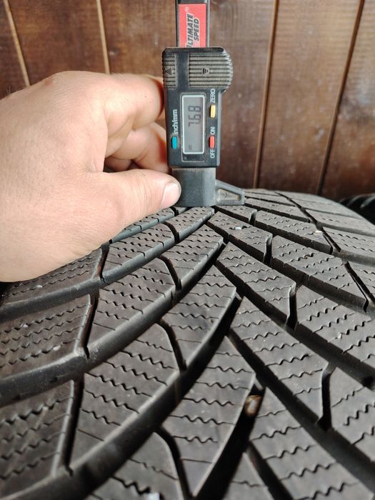 225/40 R19 Semperit Speed-Grip5 W XL profil ca nou M+S Dot 2022-2023