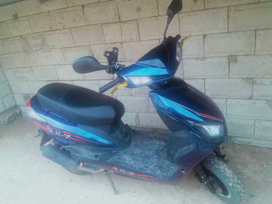 Скутер M8. Продам срочно.