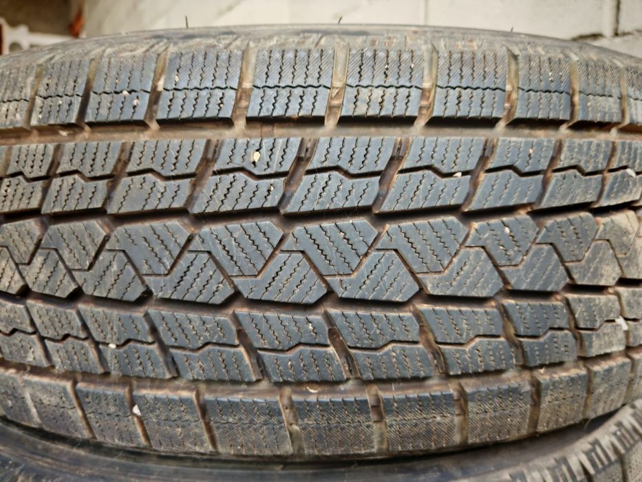 Продаю зимние шины Yatone Freeze 4x4