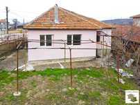 135213 Реновирана къща с три спални в с.Джулюница, 20 км от В.Търново