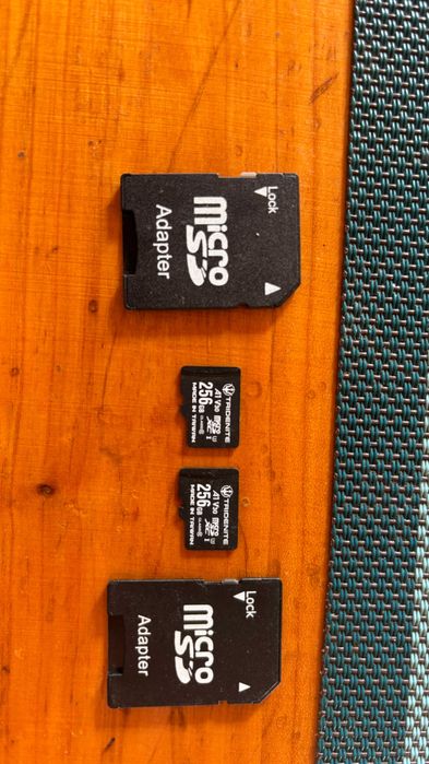 vand doua carduri microsd 256 gb clasa video V30