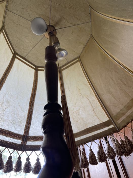 Lampa cu abajur de piele naturala