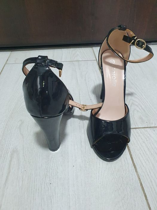 Sandale cu toc marimea 37
