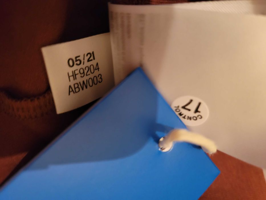 Къси панталонки Adidas - размер С, чисто нови, с етикет!