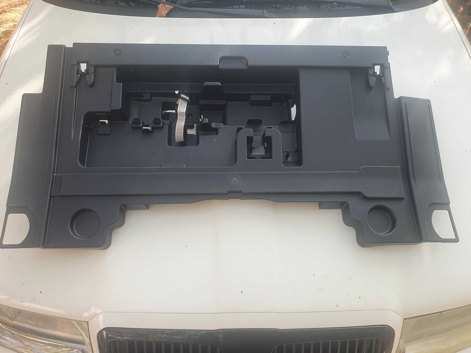 Cutie accesorii cric portbagaj Audi A5 si A4
