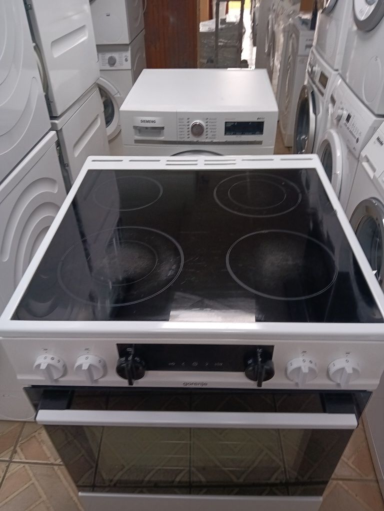 Свободно стояща печка с керамичен плот Gorenje 2 години гаранция!
