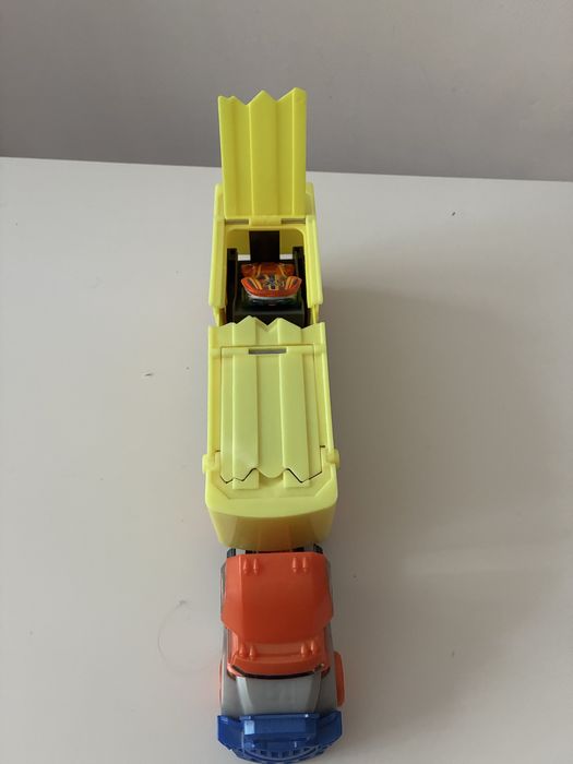 Vand camion Hot Wheels Crashing Rig