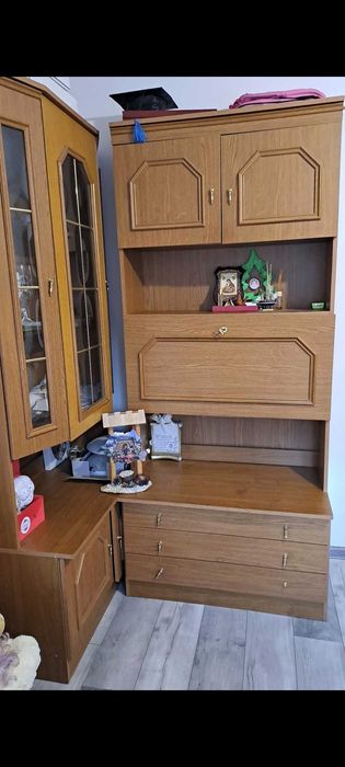 Vand mobila pentru aufragerie sau dormitor.