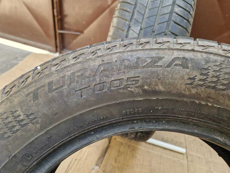 2 Bridgestone R17 215/65
летни гуми
DOT0122