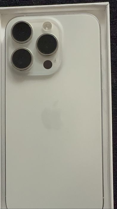 IPhone 15pro -бял