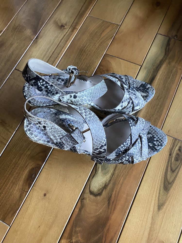 Дамски сандали на платформа Zara