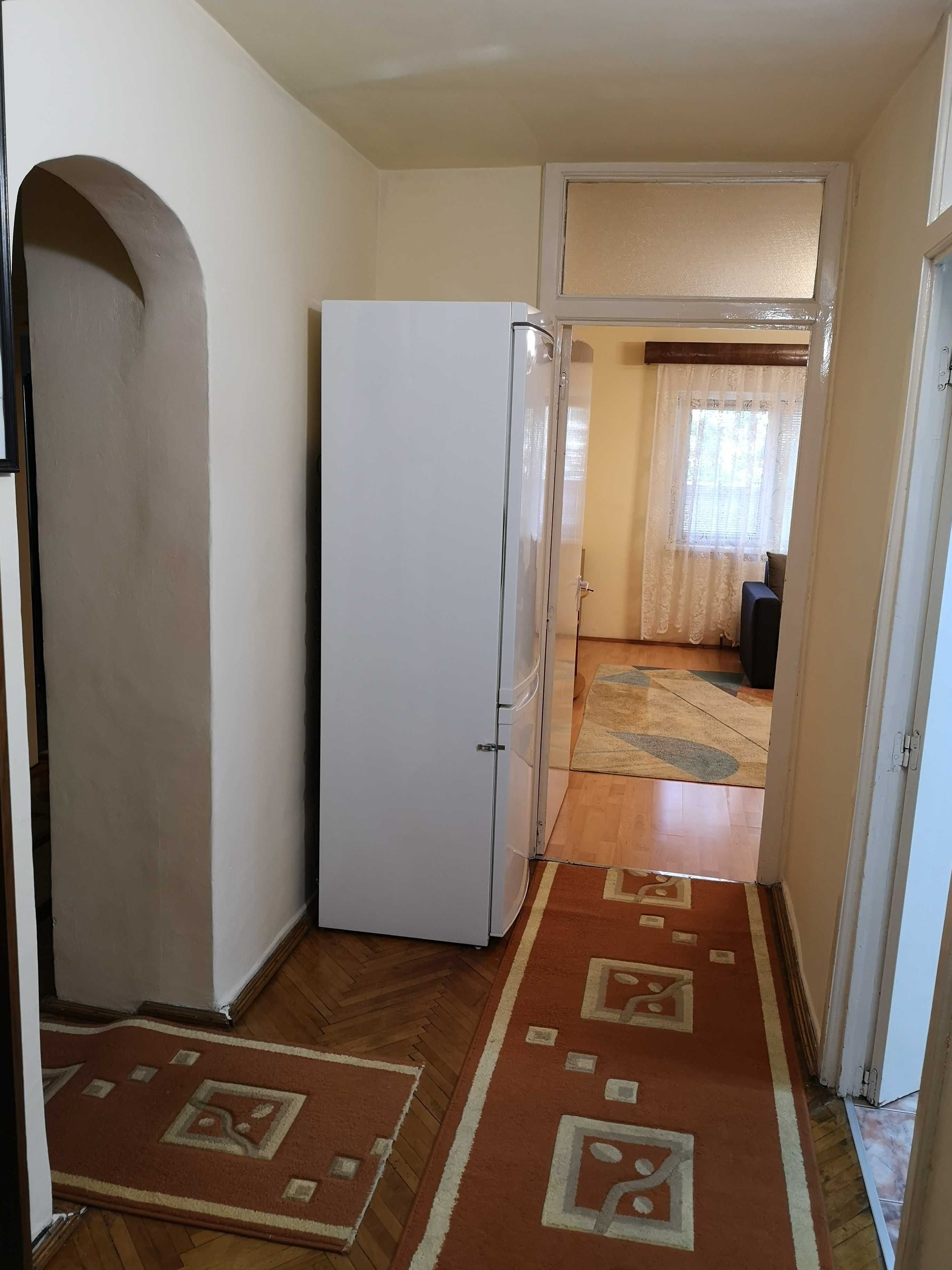 Proprietar inchiriez apartament 3 camere