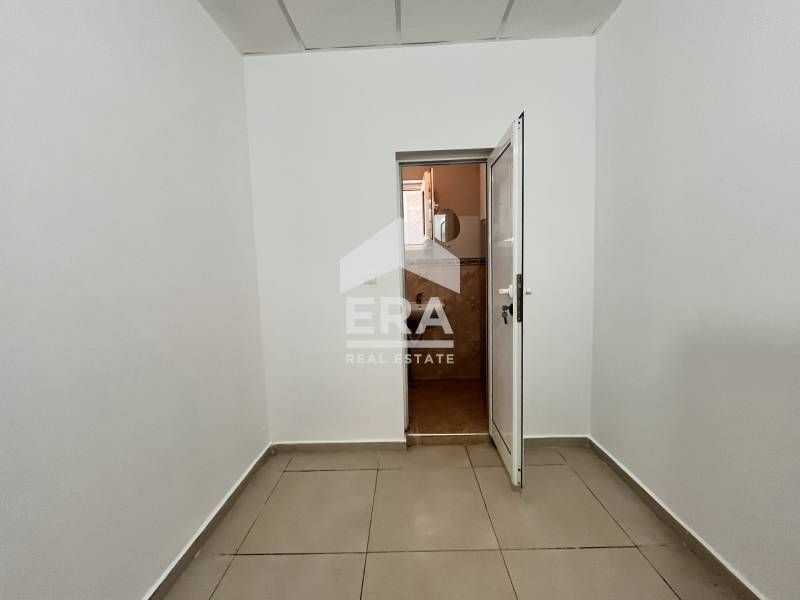 Търговско помещение с лице на ул. Пирин в Манастирски ливади