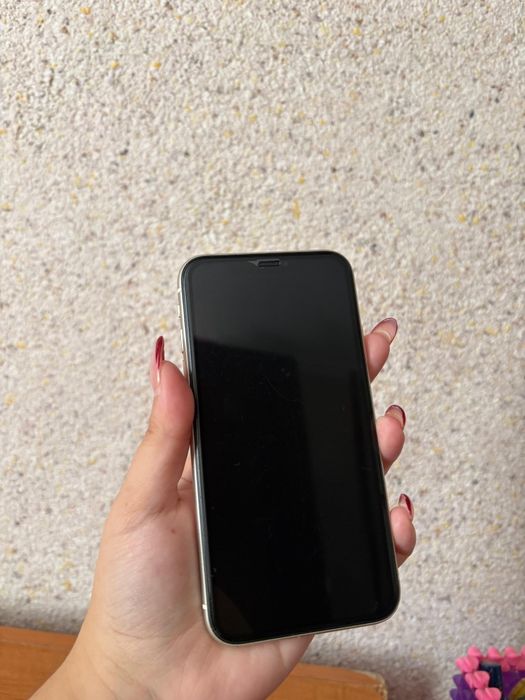iPhone 11 в хорошем состояние