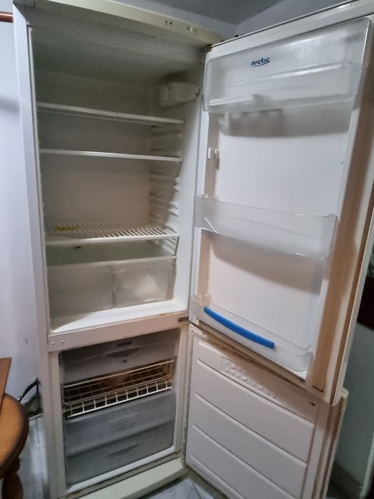 Vand frigider functional Arctic