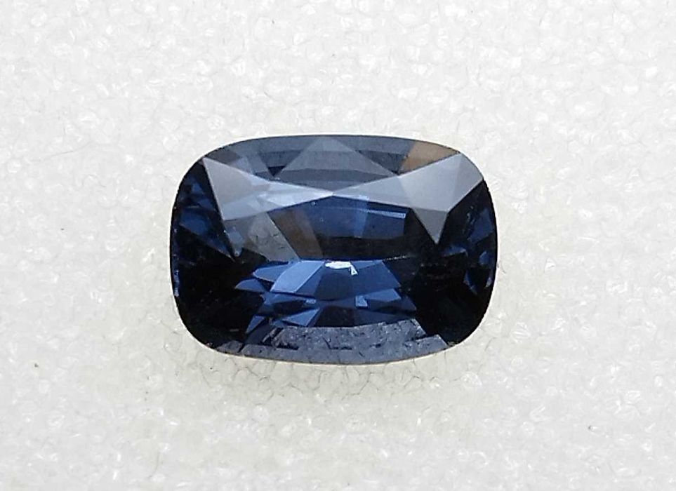 Рядък цвят шпинел 2.20кт! GIA сертификат! НОВ!