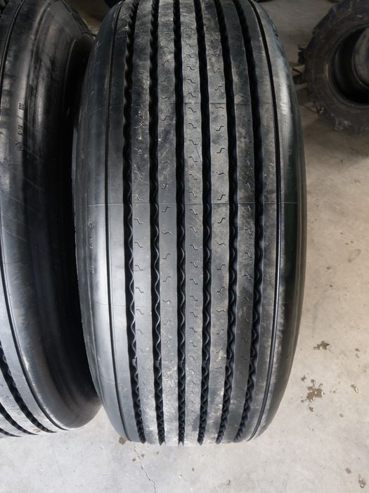Vând două anvelope resapate 425/65R22,5