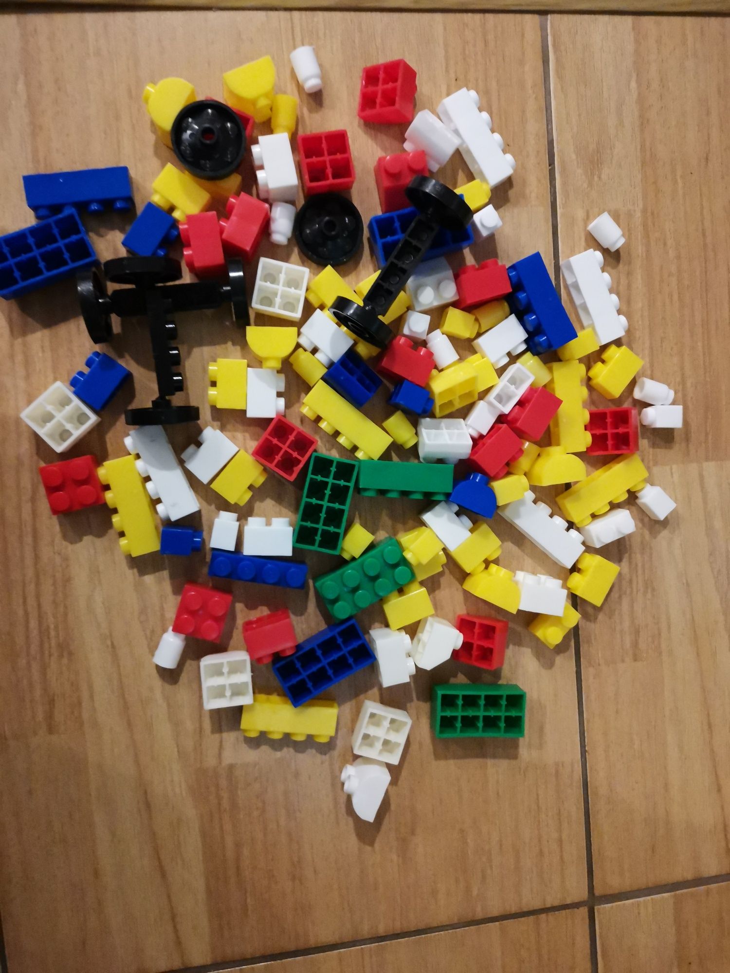 Vând piese tip Lego
