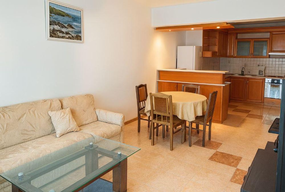 Тристаен апартамент в района на Чайка!