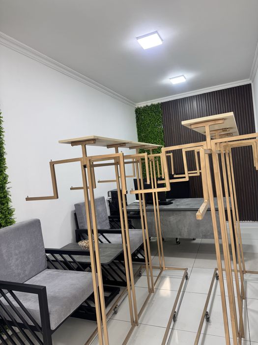 Стелаж сотилади.