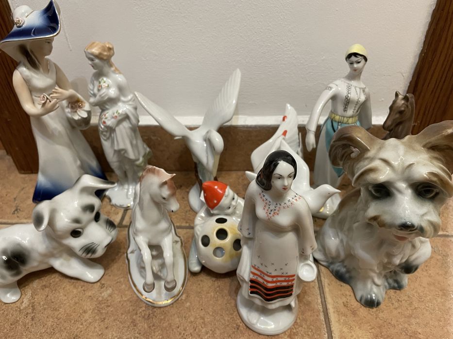 Vand bibelouri din anii 80.