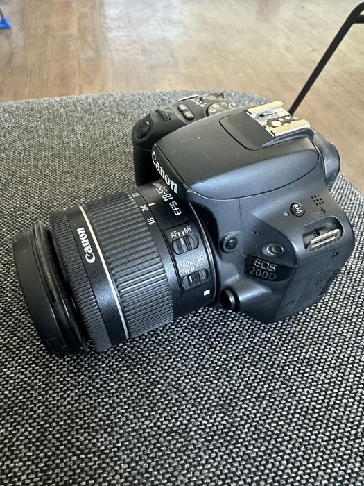 Фотоаппарат Canon EOS 200D