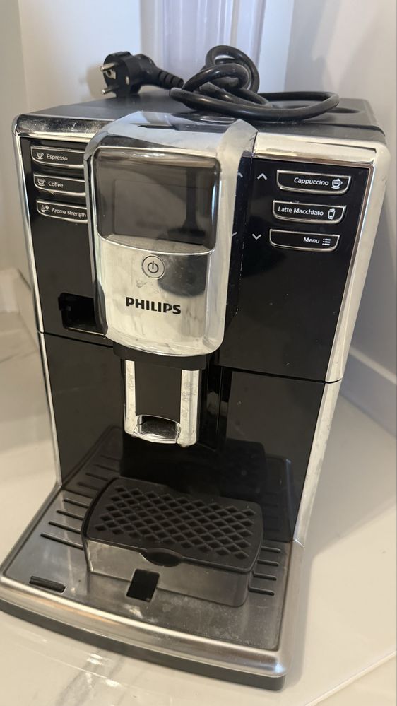 Продавам кафе машина latte go