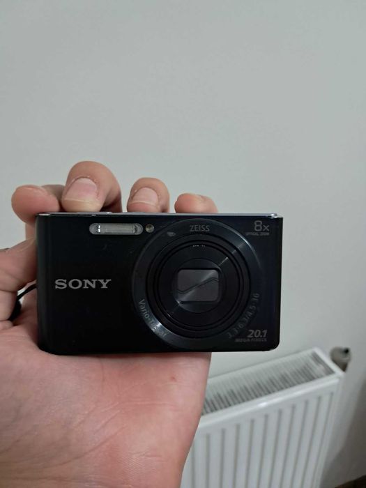Sony Cyber-shot DSH-W830.