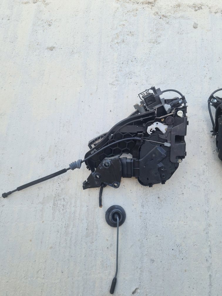 Broasca, Incuietoare usa stanga/ dreapta spate Volvo V50/S40