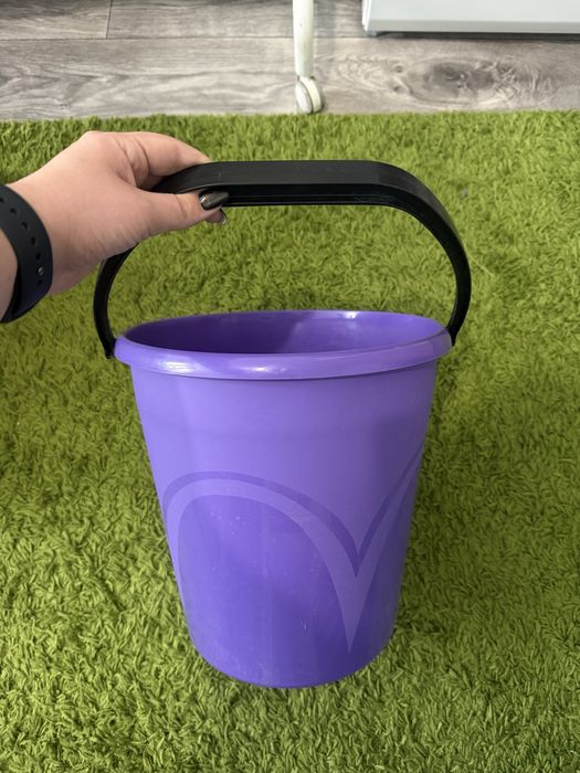 Пластиковое ведро с ручкой