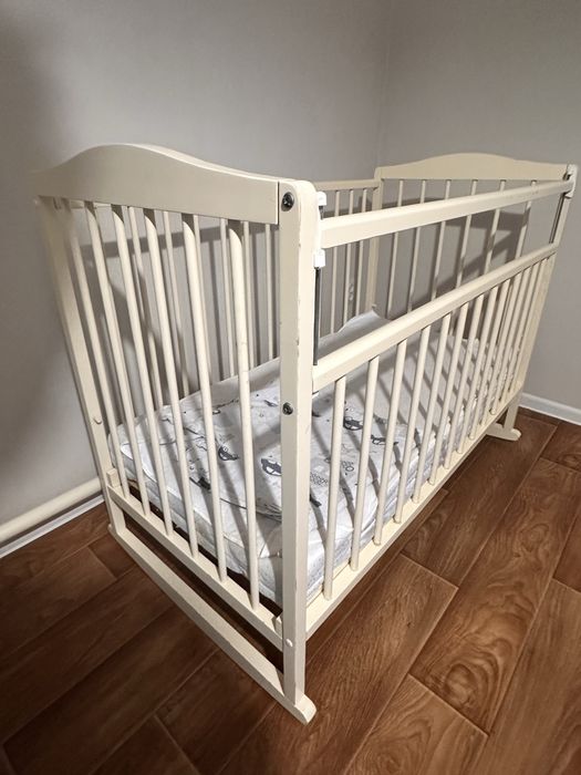 Детская кроватка с матрасом