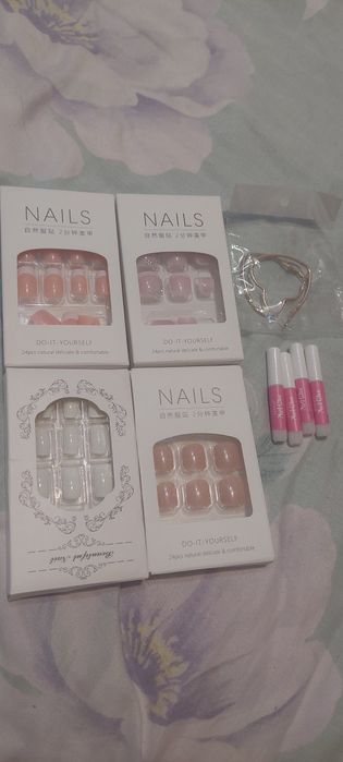 Накладные ногти + клей.