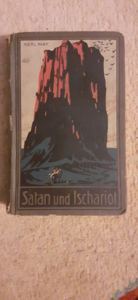 Vând o biblie și un roman în limba germană.