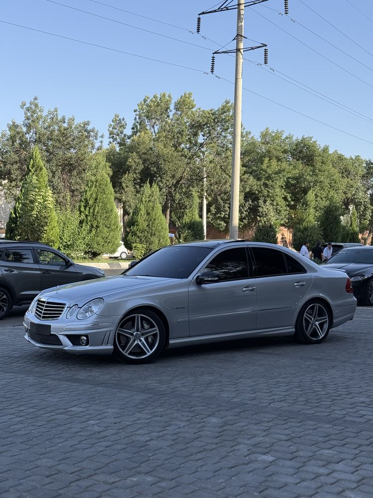 Mersedes benz W 211  6.3-AMG  514-л.с