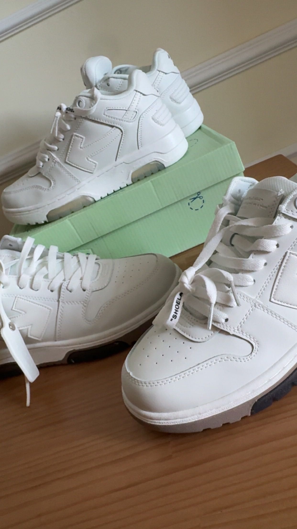 Off White “OOO” Sneakers New!