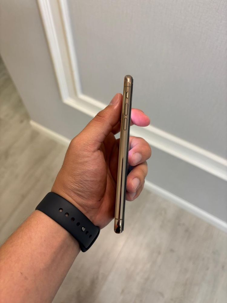 Продам IPhone XS