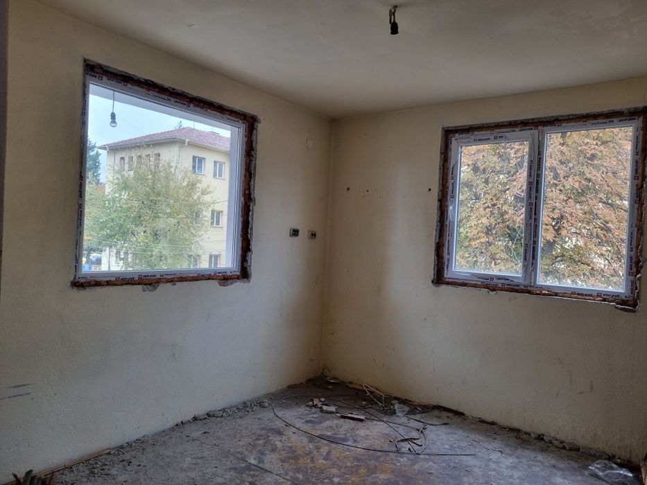 Aпартамент 100кв.м+Самостоятелен  двор и таванско.98000Е