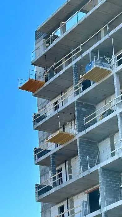 Inchiriem platforma tip lift pentru  incarcare depozitare materiale