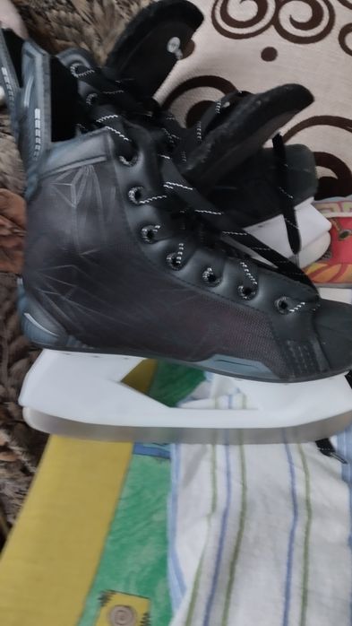Коньки продам новые