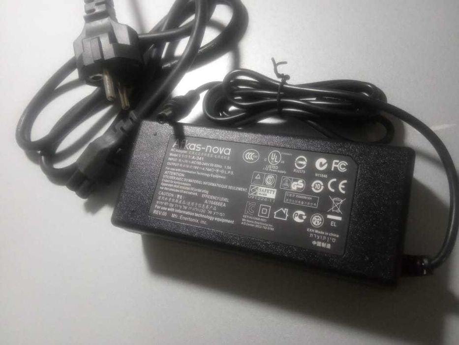 не дорогая новая зарядка 19в 4,74А 5,5-2,5 на многие модели ноутбуков