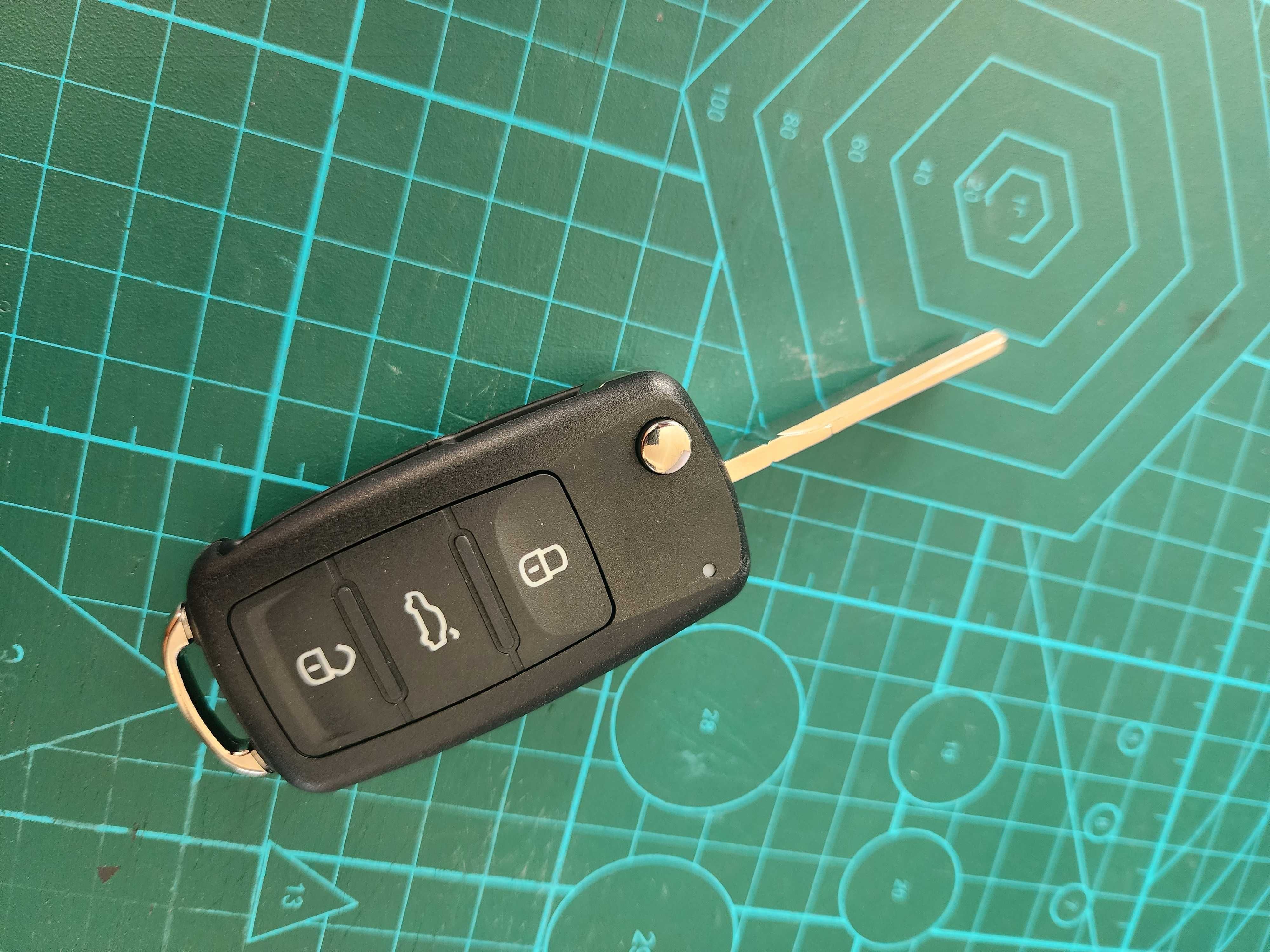 Ключ для Volkswagen новый с платой и батарейкой