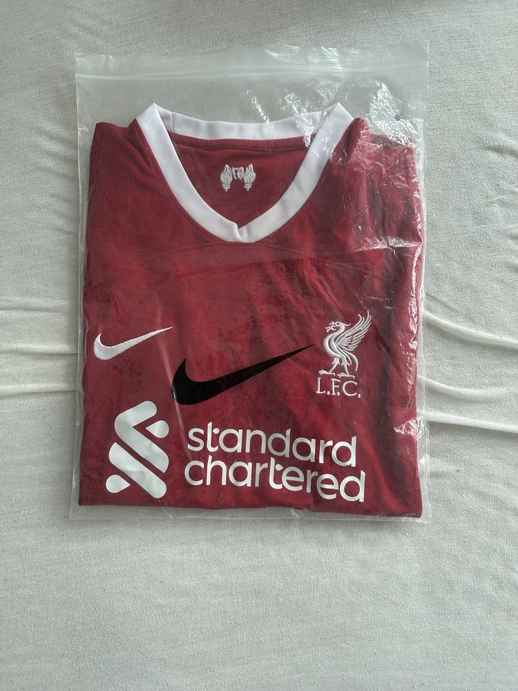 продавам тениска на Liverpool ОРИГИНАЛЕН!!