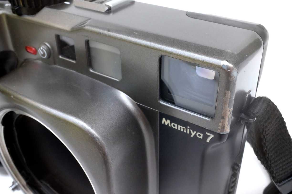 Vând kit Mamiya 7 + obiective 65mm/ F4 și 80mm/ F4 în stare impecabilă