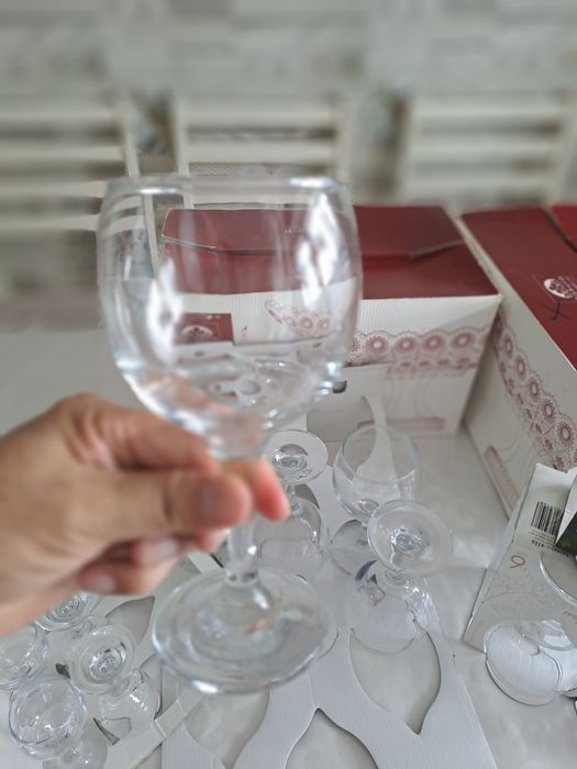 Продам бокалы со стопаками.