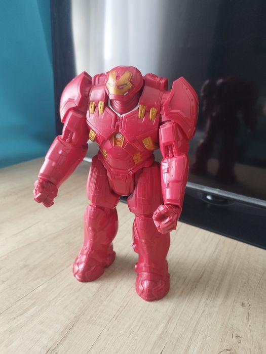 Продавам фигура на Железния човек за деца