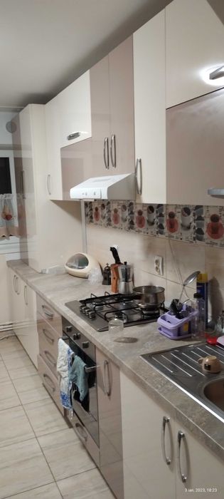 Vând apartament cu 4 camere