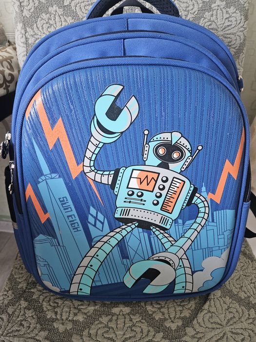 Школьный рюкзак для школьника