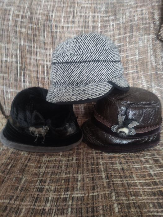 Женские шапки тёплые б/у