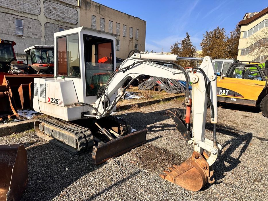 Miniexcavator x225