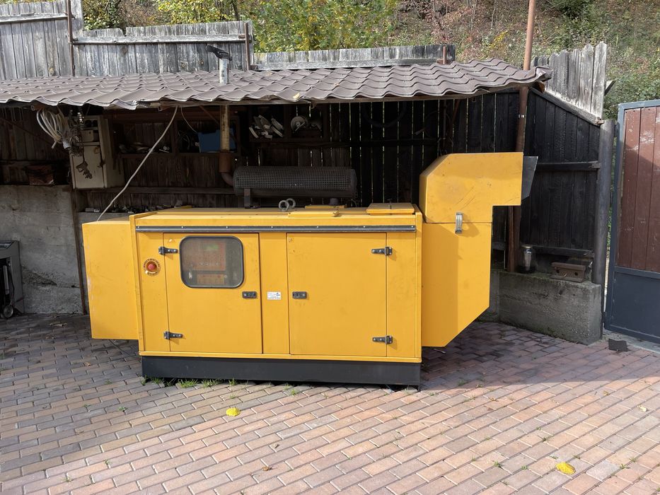 Generator curent electric trifazat